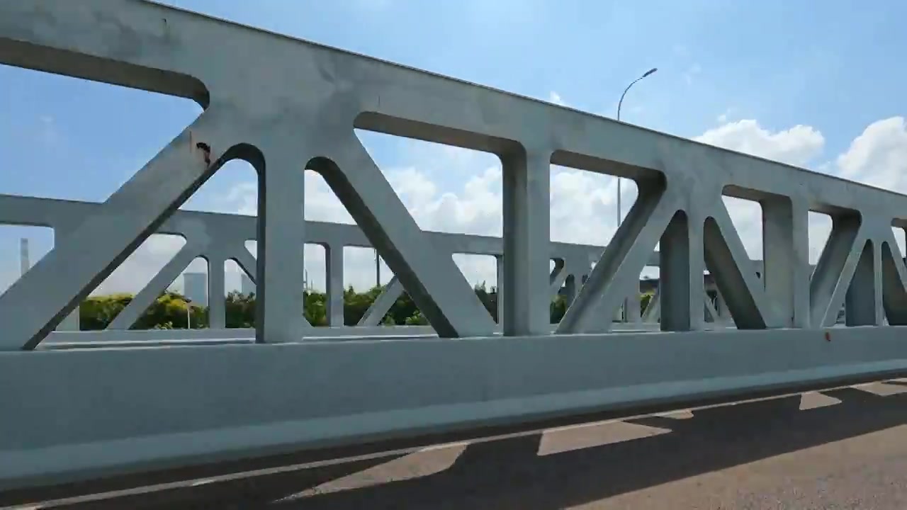 高速公路桥梁钢结构护栏视频下载