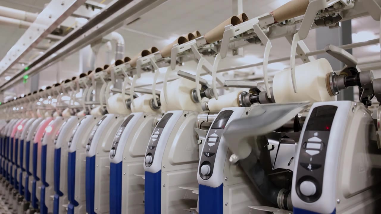 纺织纺纱车间自动化生产线自动络筒机作业视频下载