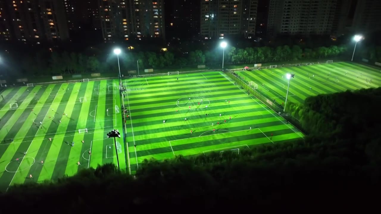 足球场踢足球体育运动视频下载