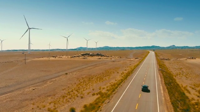 航拍沙漠公路与风车视频购买