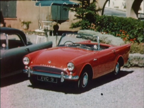 1959年WS PAN斜停的1959年Sunbeam高山轿车，每一种不同的颜色/英国视频下载