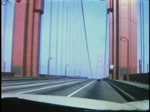 20世纪60年代WS POV驾驶在金门大桥/旧金山，加利福尼亚州，美国视频下载
