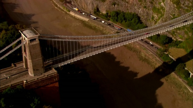 低空中，克利夫顿吊桥，布里斯托尔，英国视频素材