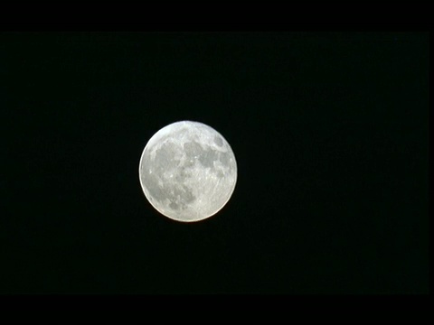 T/L, MS，满月在黑暗的天空中升起视频素材