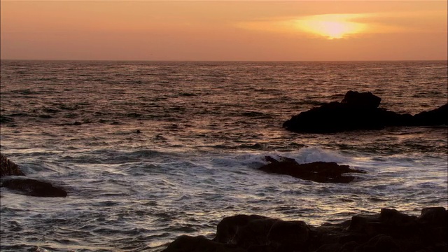 MS，日落时的海洋，月石海滩，坎布里亚，加州，美国视频素材