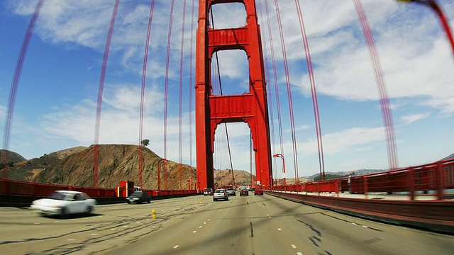 T/L, POV, FISH EYE, USA, California, San Francisco，在金门大桥上行驶视频素材