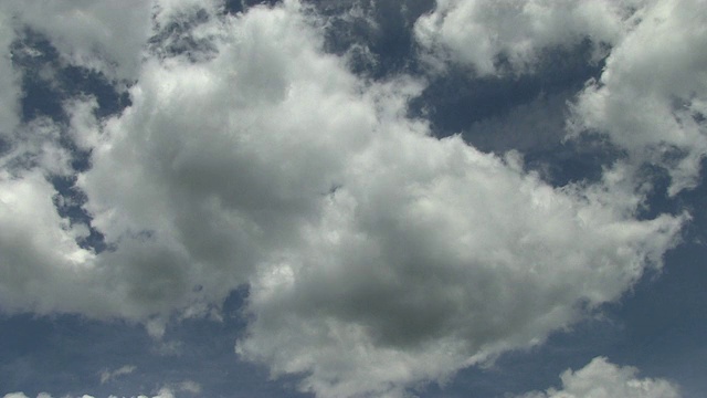 WS T/L云动的天空视图/ Serrig，莱茵兰-普法尔茨，德国视频素材