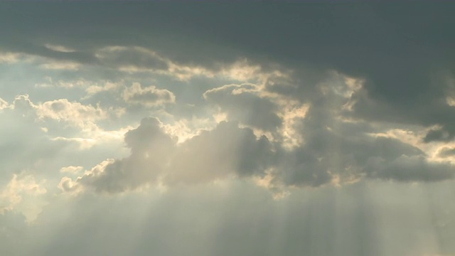 WS T/L来自移动云的阳光/ Kirf，莱茵兰-普法尔茨，德国视频素材