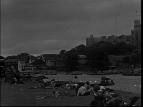20世纪50年代，在英国温莎的泰晤士河上划船视频下载