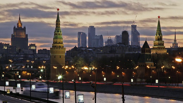 夜间克里姆林宫、城市综合体和建筑物/莫斯科，俄罗斯视频素材