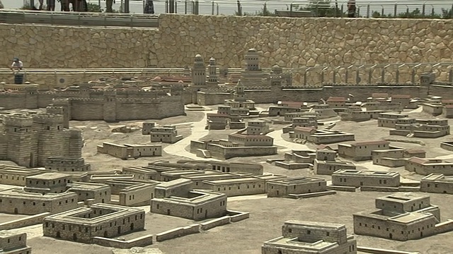 拉回镜头的旧耶路撒冷Isarel模型视频下载