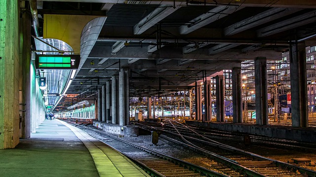 《火车站时光流逝》视频素材