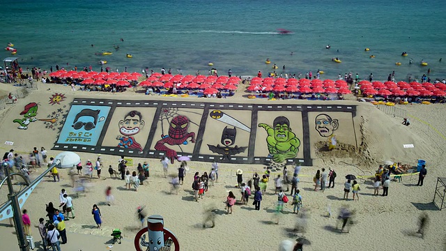 在海云台海滩/釜山，韩国人享受WS T/L视图视频下载