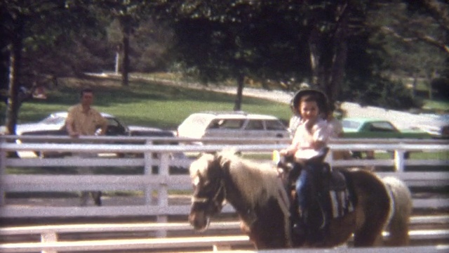 1960年代骑小马视频下载