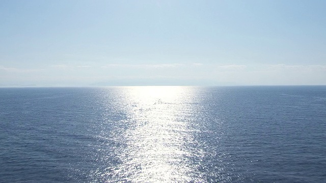 希腊爱奥尼亚群岛从Paxi到大陆的开放水域/科孚岛鸟瞰图视频下载