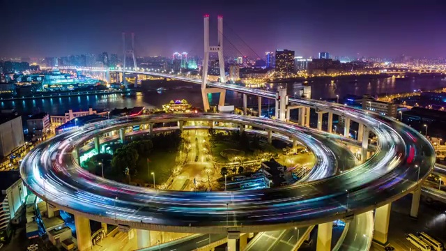 中国上海，南浦大桥夜景视频下载