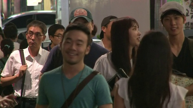 人们在拥挤的江南站区域视频下载