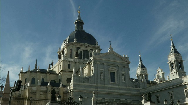 马德里阿尔穆德纳大教堂视频素材