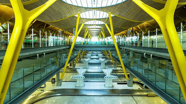 马德里巴拉哈斯机场行李提取时间流逝。视频素材