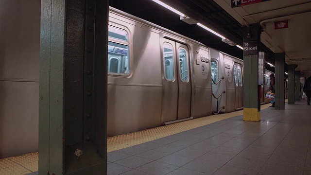 N号列车驶进第14街站台视频素材