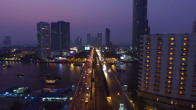 从空中俯瞰曼谷的他信大桥视频素材