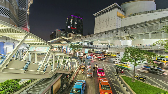 黄昏的暹罗市中心显示繁忙的道路与交通/曼谷，泰国视频素材