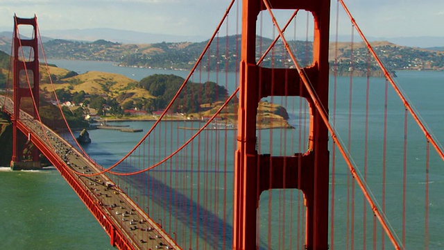 美国加州旧金山金门大桥交通鸟瞰图视频素材