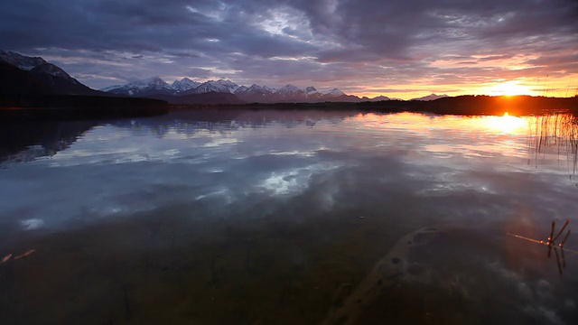德国巴伐利亚州班瓦尔德湖的日落视频下载