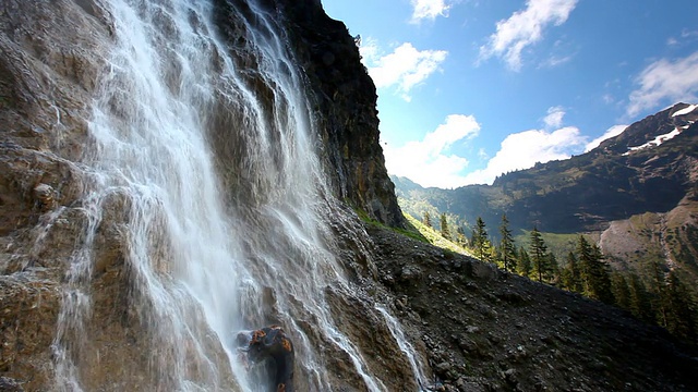提洛尔瀑布，阿尔卑斯山，奥地利，泰洛视频下载