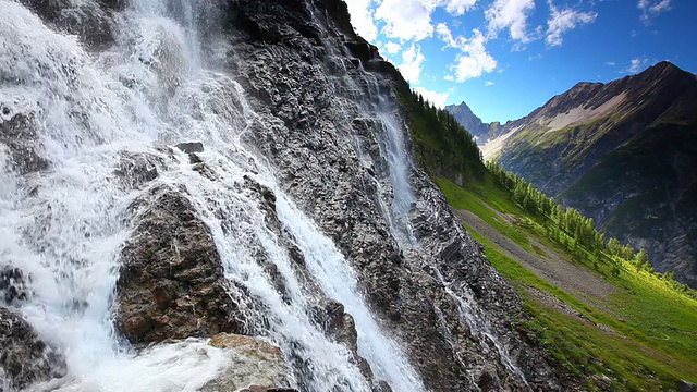 提洛尔瀑布，阿尔卑斯山，奥地利，泰洛视频下载