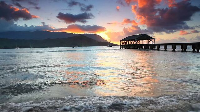 夏威夷考艾岛哈纳莱码头的日落视频下载