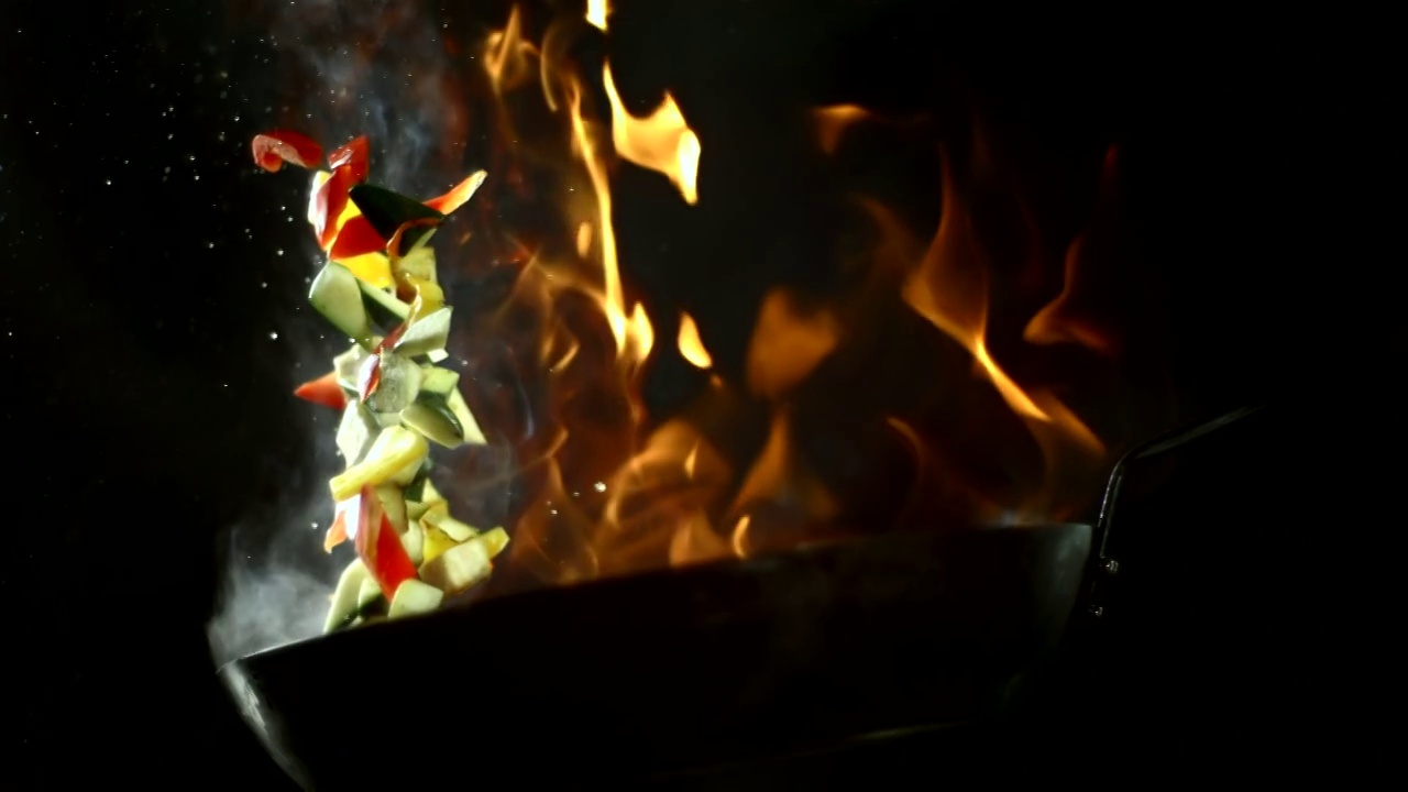 HD超級慢動作:燃燒的蔬菜視頻素材
