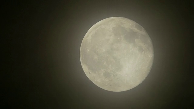 满月穿过云视频素材