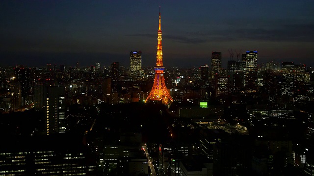 东京塔在日落后点亮视频素材