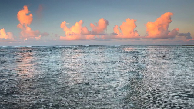 夏威夷考伊岛，纳帕利海岸的日落视频下载