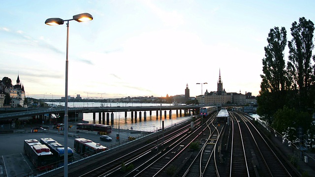 斯德哥尔摩的铁路桥视频素材