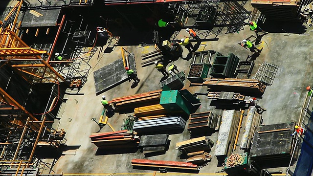 MS T/L手工工人建造摩天大楼的照片/悉尼，新南威尔士，澳大利亚视频素材