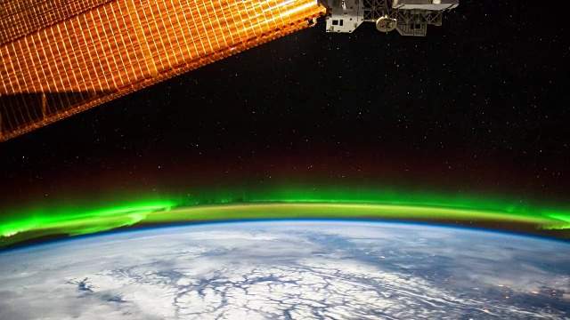 来自国际空间站的绿色极光-时间流逝视频素材