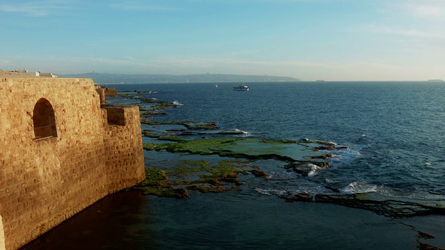 海边的旧堡垒。日落视频下载