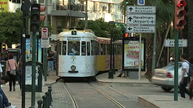 电车,土耳其安塔利亚视频素材