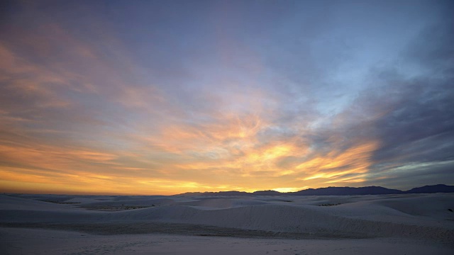 白色沙丘的日出视频素材