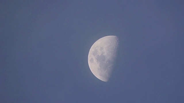 云后的月亮，日光，加速视频视频素材