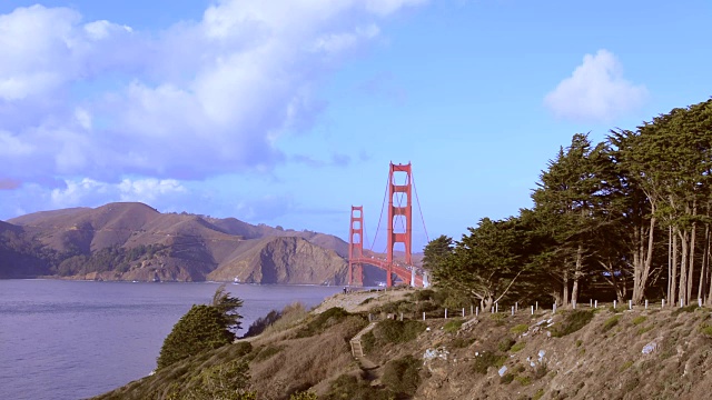 加州旧金山金门大桥与山水上要塞地区的城市视频素材