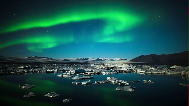 时间流逝:冰岛Jokulsarlon上空的北极光视频下载
