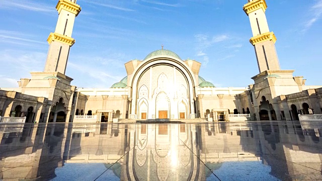 时间流逝。吉隆坡的清真寺。倾斜了视频下载