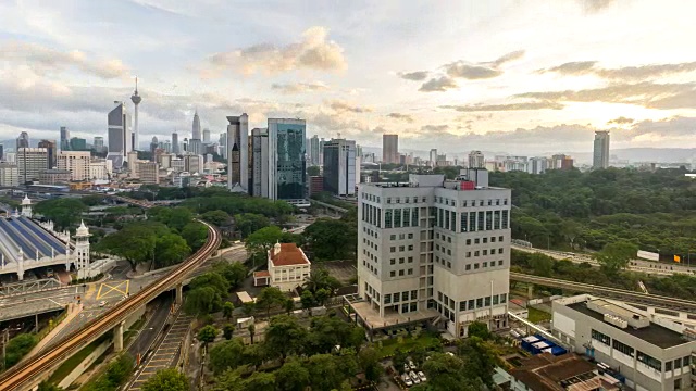 吉隆坡市中心美丽的日出鸟瞰图视频下载