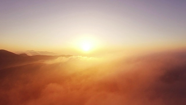 日出時，基里桑國家公園的野戈丹山頂景觀視頻素材