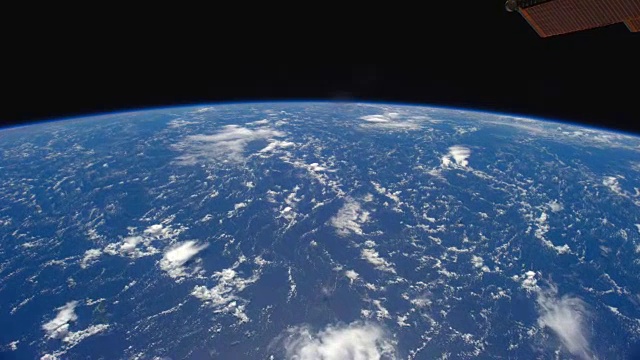 从国际空间站或国际空间站看到的热带风暴多克苏里视频素材
