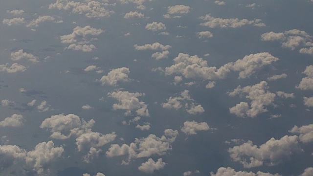 飞机上的云视频下载