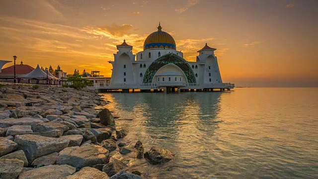 马六甲海峡清真寺的日出延时视频素材